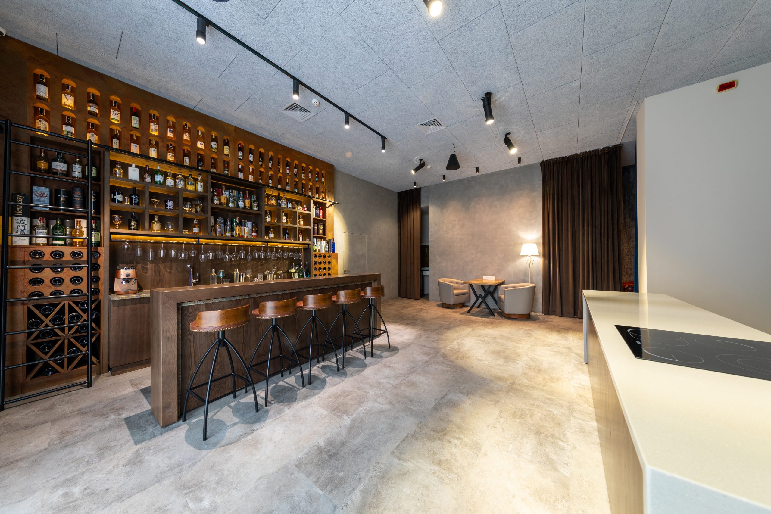 FOOD & DRINK