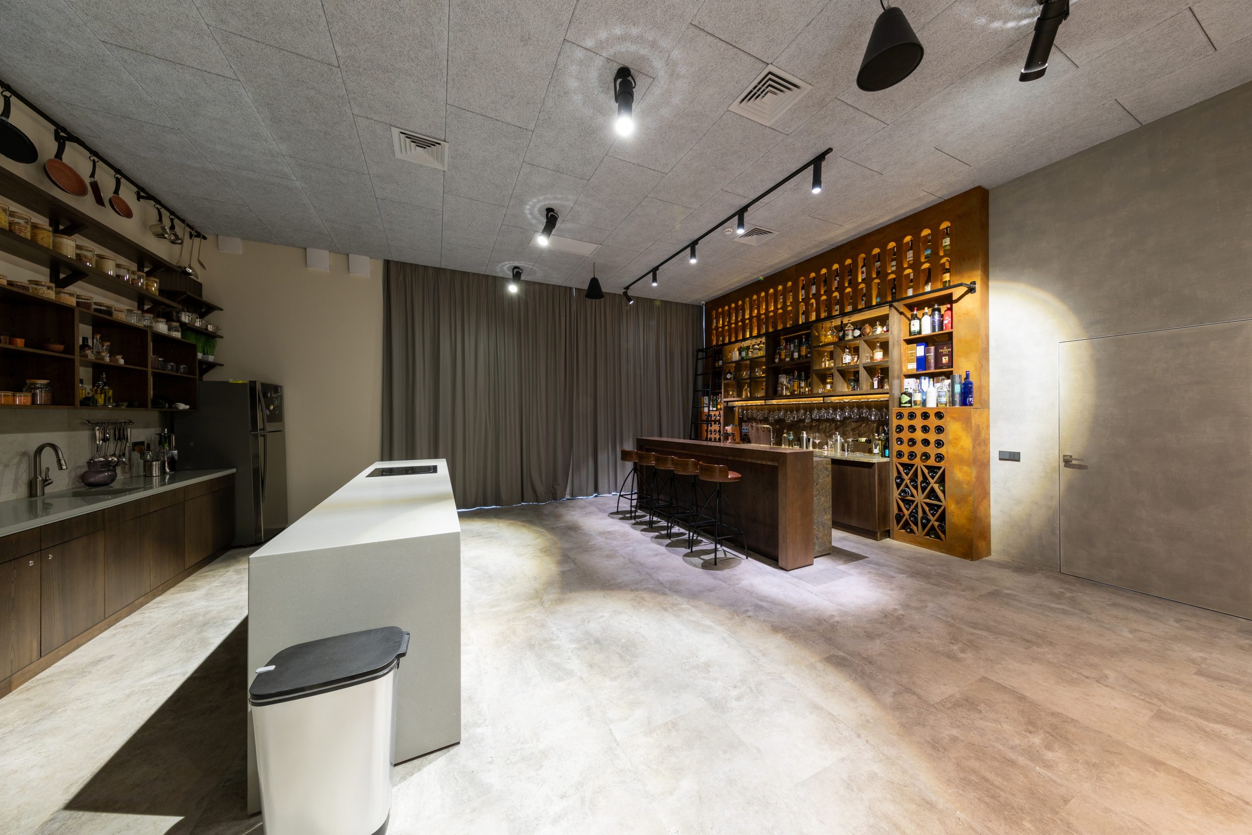 FOOD & DRINK