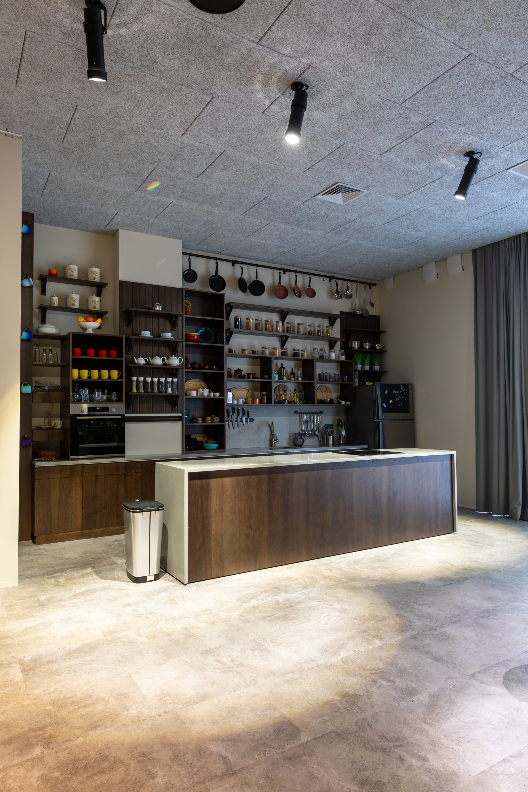 FOOD & DRINK