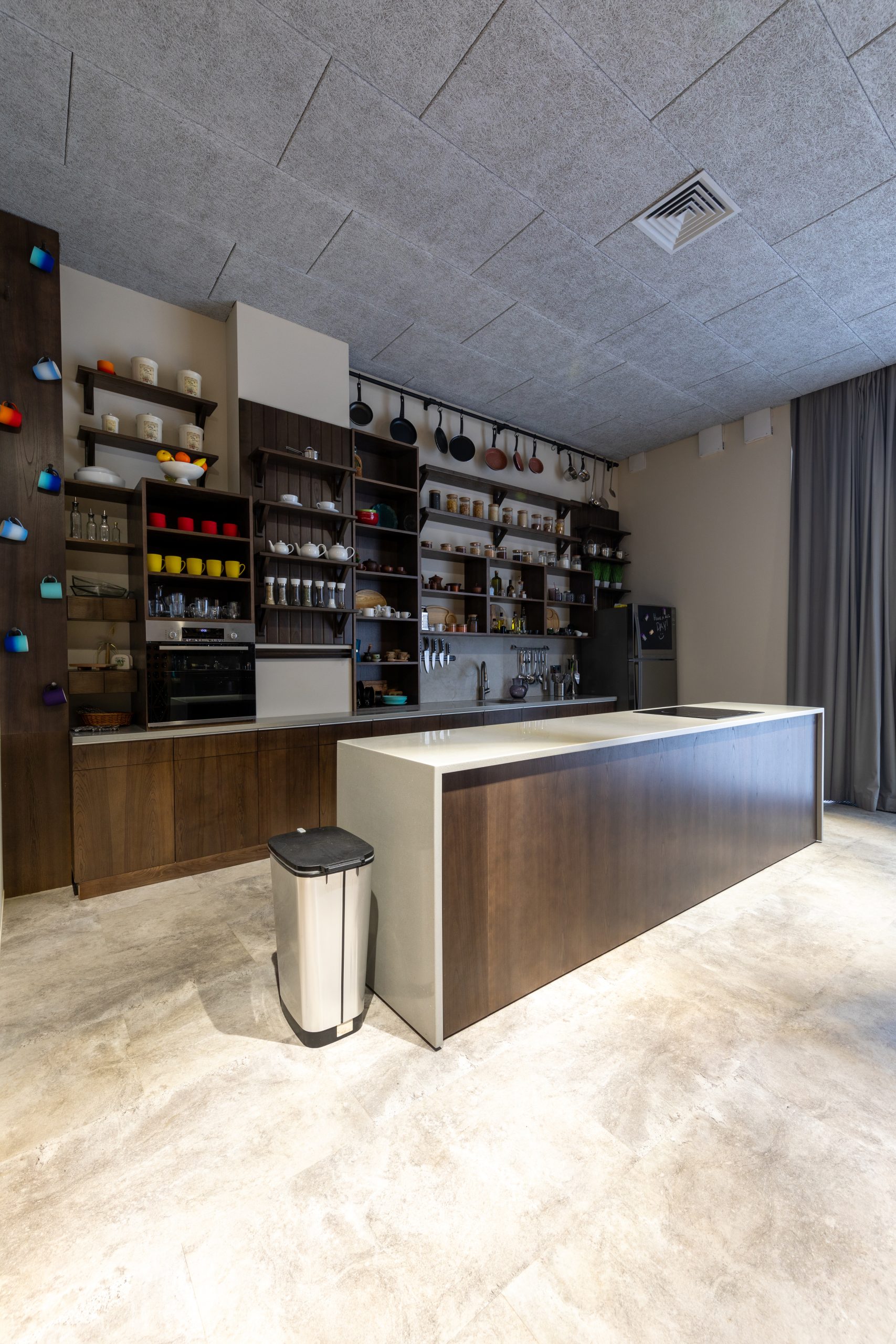 FOOD & DRINK
