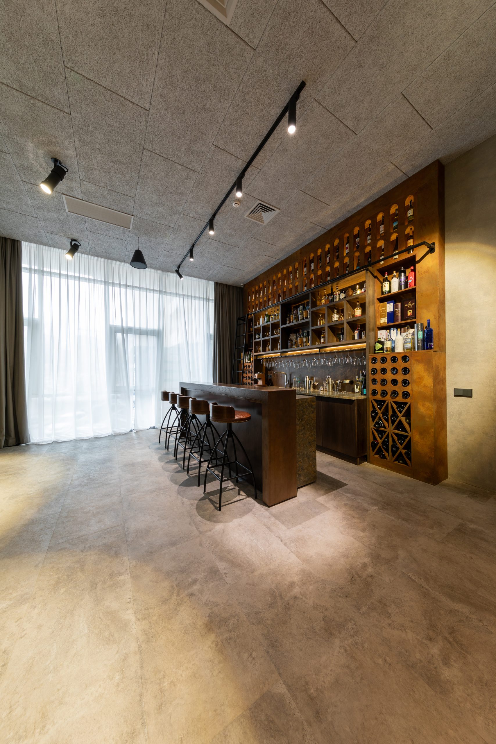 FOOD & DRINK